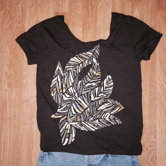 F21 graphic tee with scoop open back - Picture 2 of 4