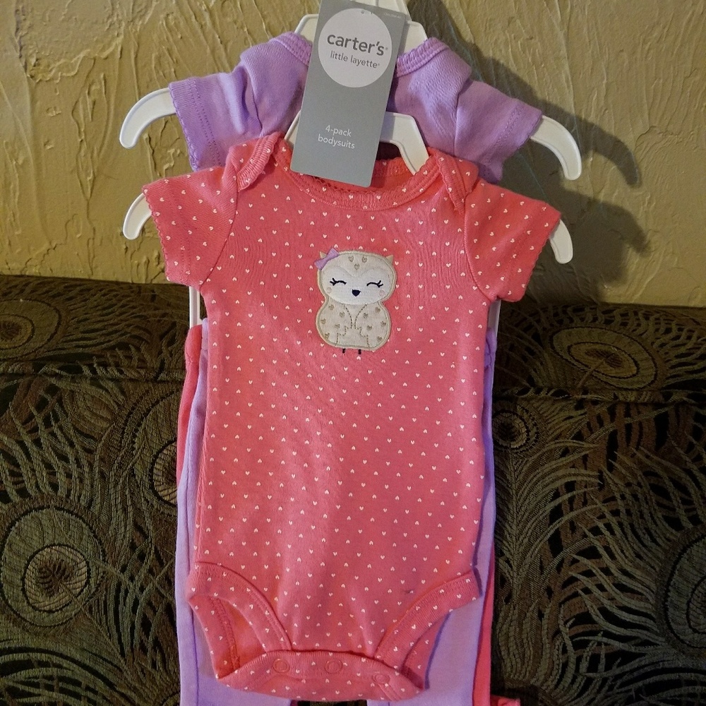 1 Set of 4   and one soft pj 1pc ( New Carter's )