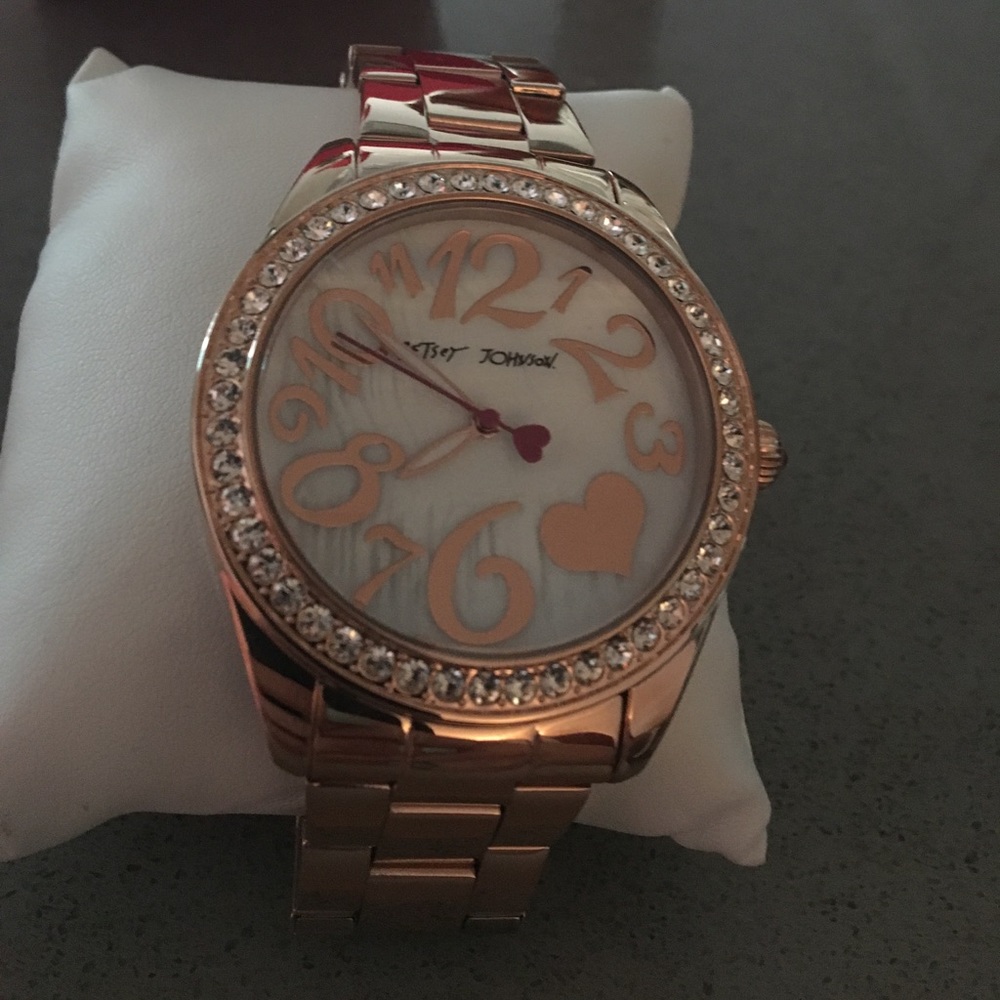 Rose gold Betsey Johnson watch ✨😍🌈✨ #queershoppe