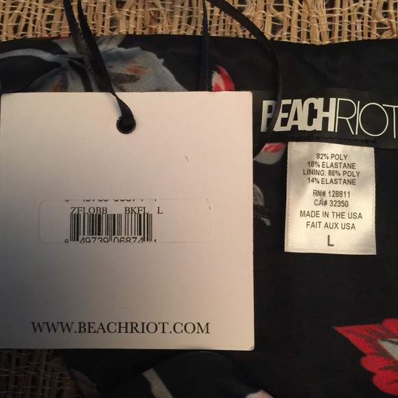 NWT Beach Riot Stud bottom - Picture 2 of 4