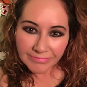 Meet your Posher, Lolys