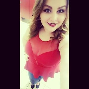 Meet your Posher, Elena