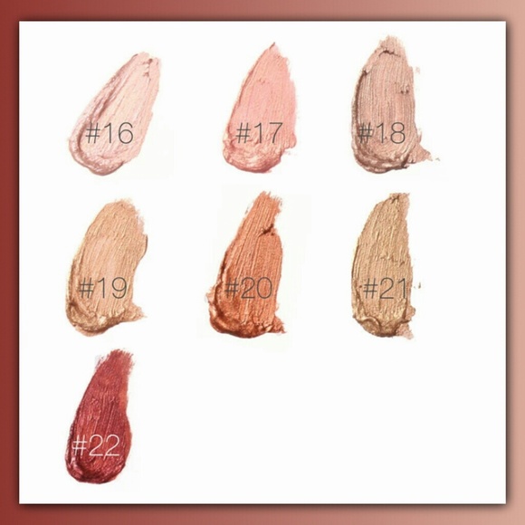 SOLD OUT!! 18hr Luxury Lipstick~Lights Out~#17~NEW - Picture 4 of 7