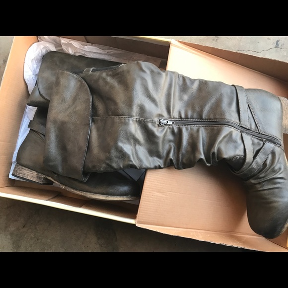 Cathy Jean size 9 boots - Picture 2 of 3
