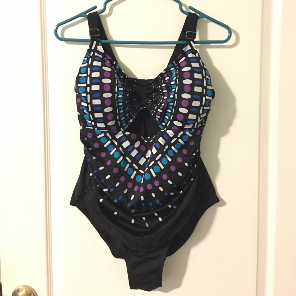 Ava & Viv 16W plus size one-piece swim suit