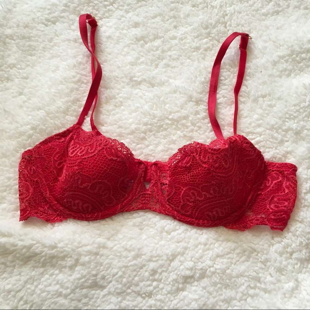 Victoria's Secret Red Lace Bra ‼️MUST GO ‼️