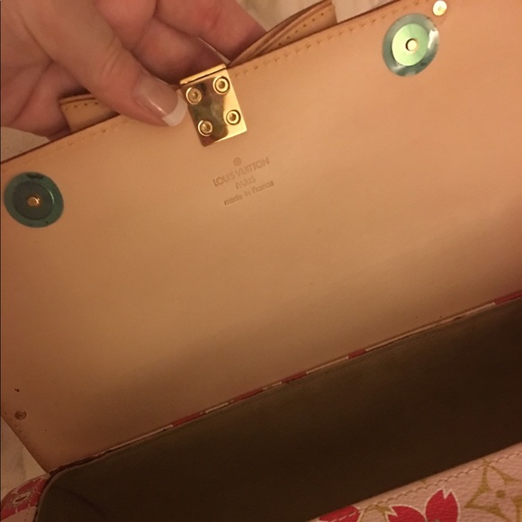 Cherry 🍒 Blossom inside - Picture 2 of 3