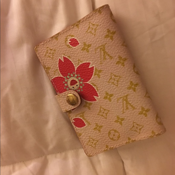 Cherry 🍒 Blossom inside - Picture 3 of 3