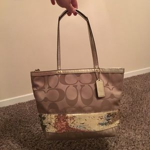 AUTHENTIC Medium size brown coach bag/ LIKE NEW!!