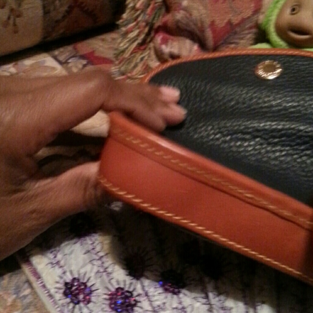 Dooney & Bourke - Picture 4 of 4
