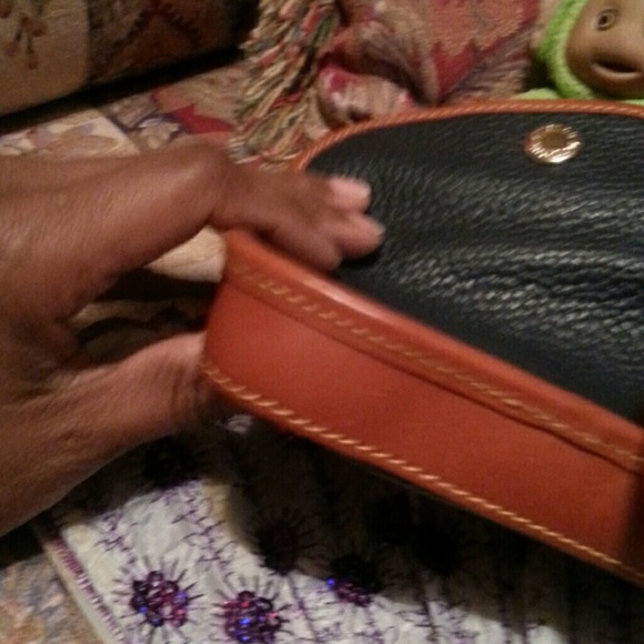 Dooney & Bourke - Picture 4 of 4