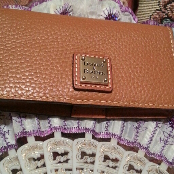 Dooney & Bourke smartphone wallet - Picture 2 of 7