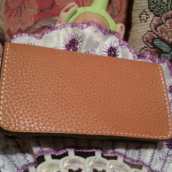 Dooney & Bourke smartphone wallet - Picture 3 of 7