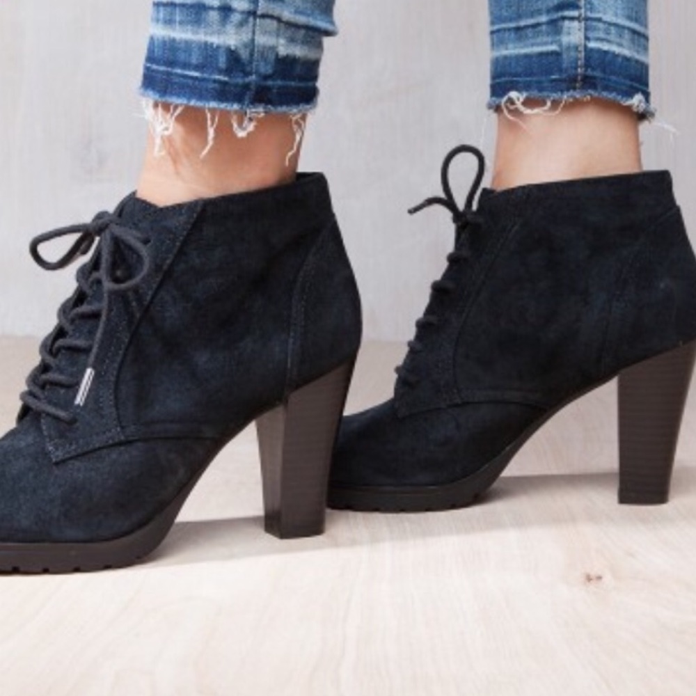 White mountain suede ankle boot
