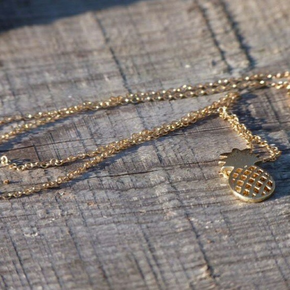 New!! 18k Gold & Silver Pineapple Charm Necklace - Picture 3 of 8