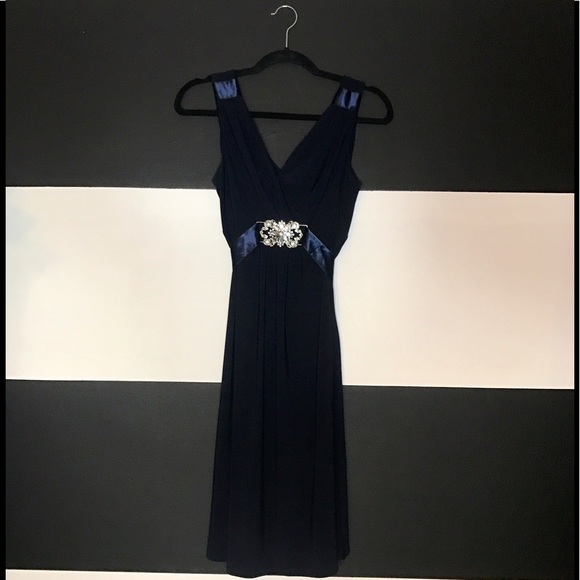 Conservative yet classy evening dress! - Picture 1 of 1