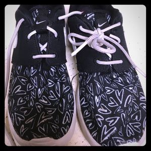 Little girls Nike roshes