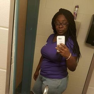 Meet your Posher, Mona