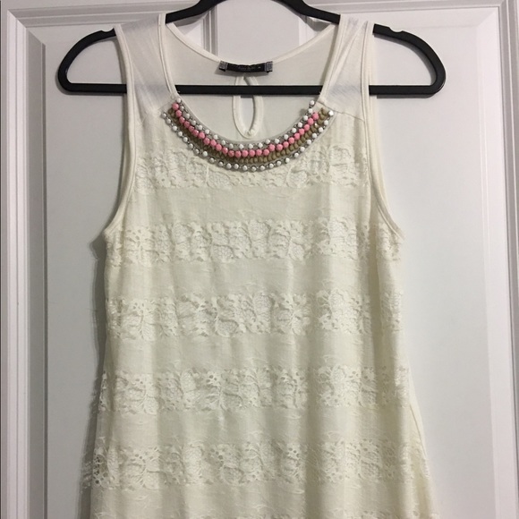 ❗️SALE ❗️Sleeveless Top - Picture 2 of 3