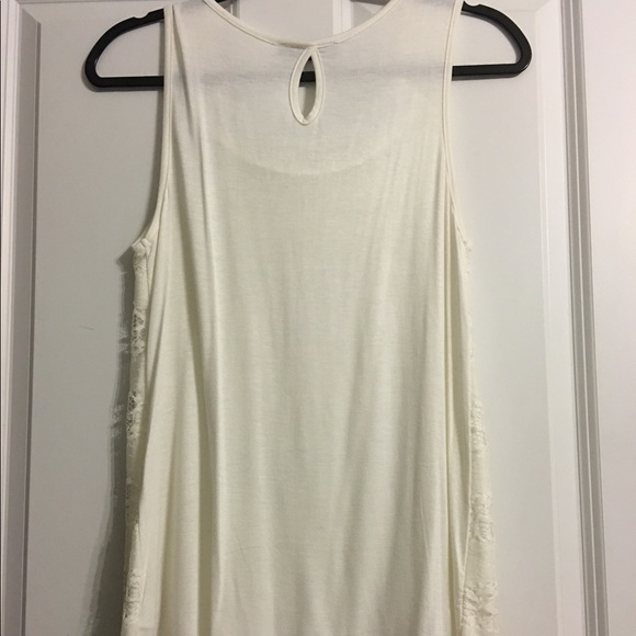 ❗️SALE ❗️Sleeveless Top - Picture 3 of 3