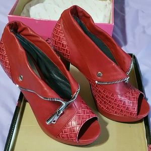 Sz 8 Qupid Red Heels NWOT