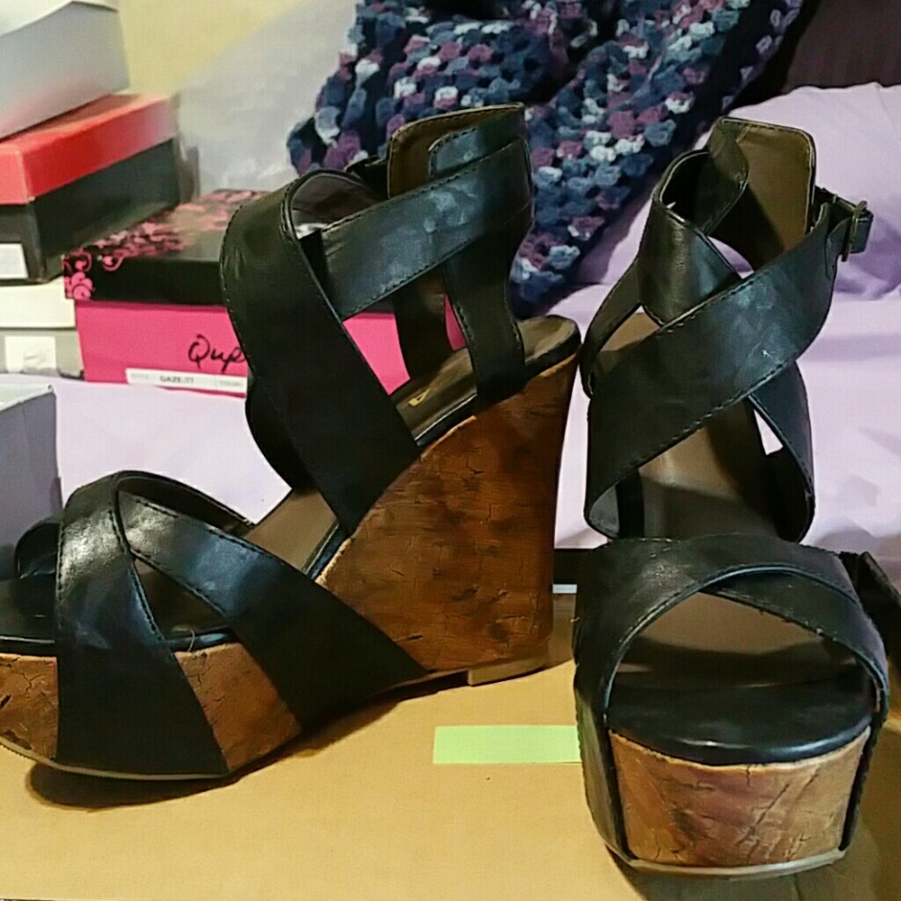 Sz 8 Soda Black Platform shoes