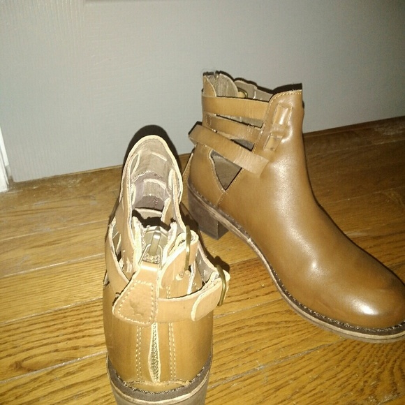Final Sale: Gee WaWa Booties - Picture 2 of 3