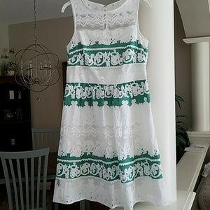 Gabby Skye Sz 10 lace dress