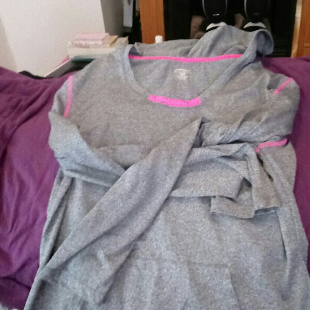 Hooded. Work out shirt