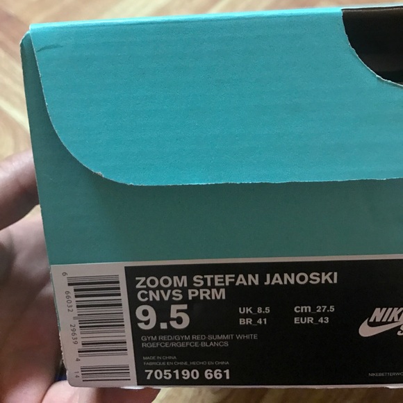 Nike - Picture 3 of 3