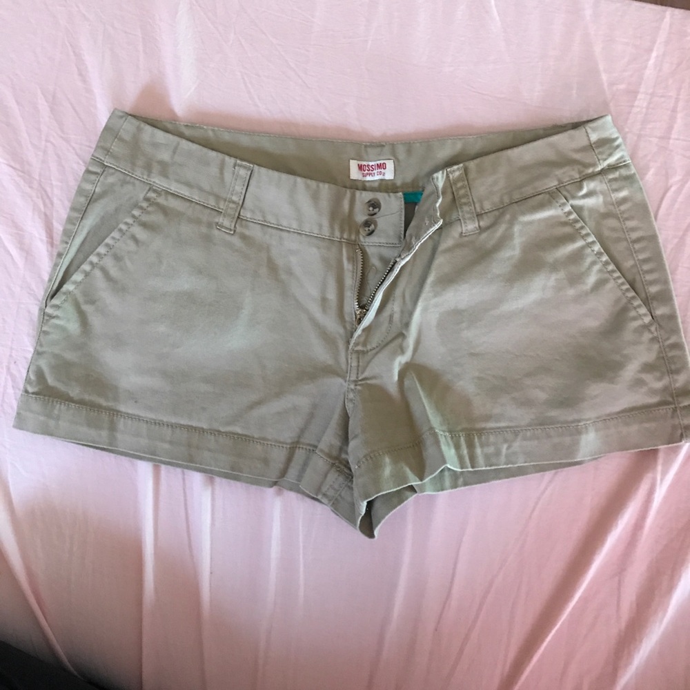 ☺️🙀Khaki colored shorts
