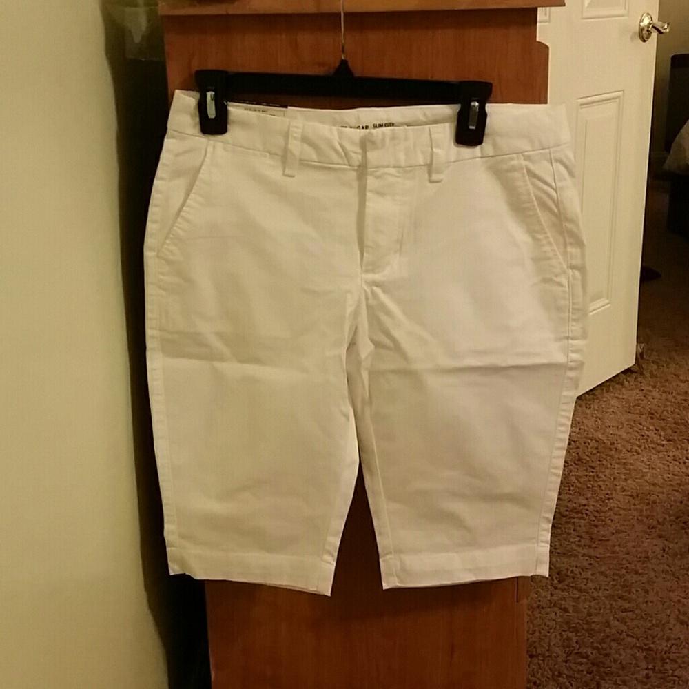 NWT! Perfect White Cropped Khakis
