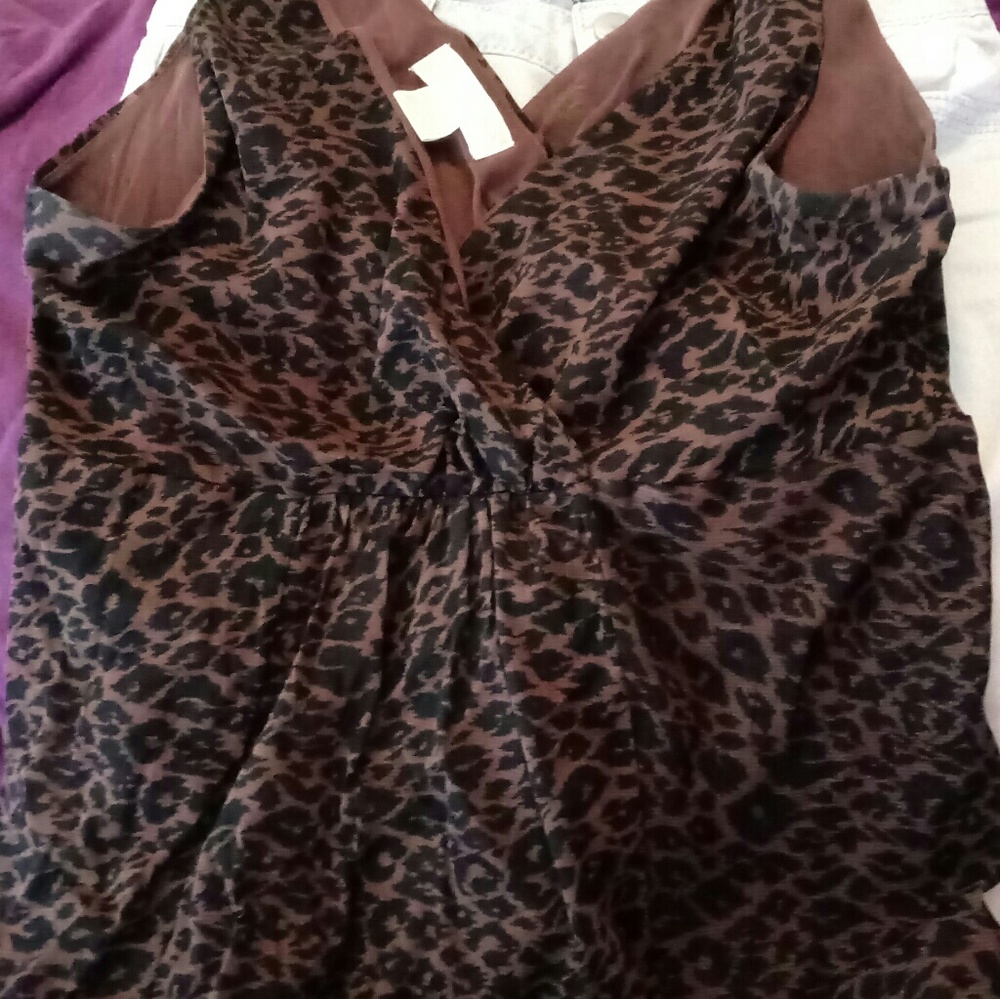 Sleeveless shirt