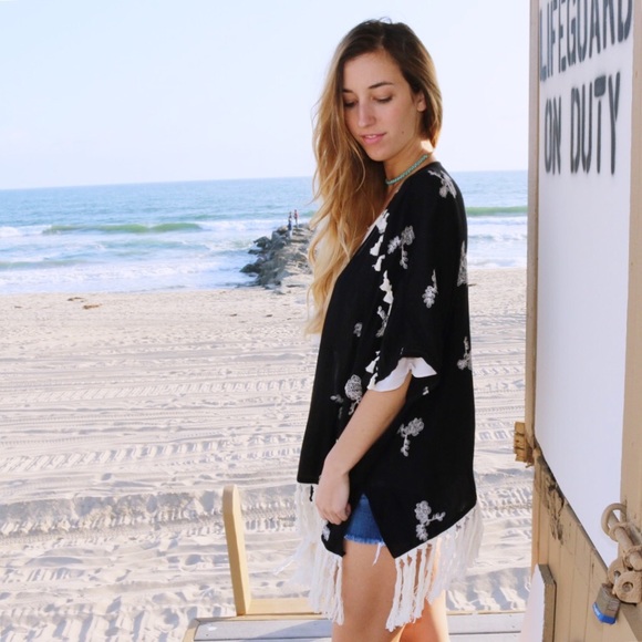 LAST ITEM black embroidered kimono - Picture 4 of 4