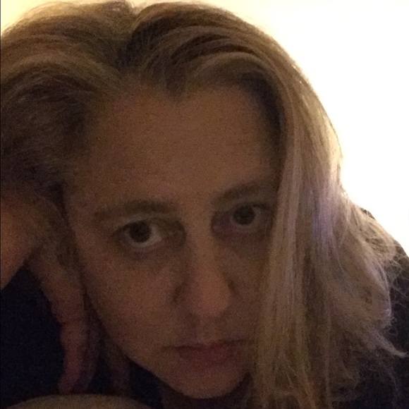 Meet your Posher, Becca - Picture 2 of 6