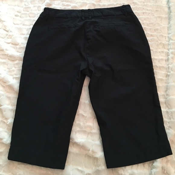 🌸🌸 Black Bermuda Style Dress Shorts! - Picture 2 of 3