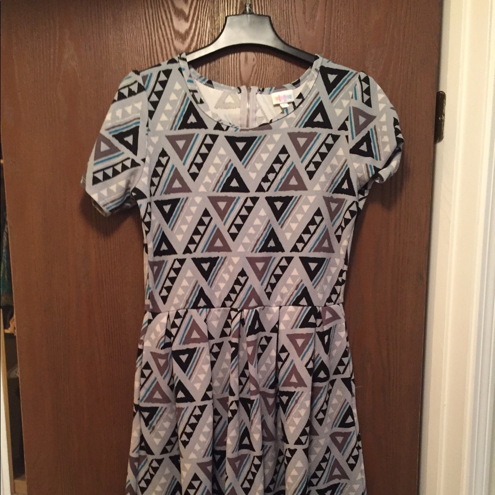 LuLaRoe Amelia. Size L. Beautiful & flows well.