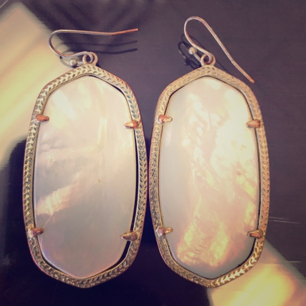 Kendra Scott Danielle's in ivory pearl