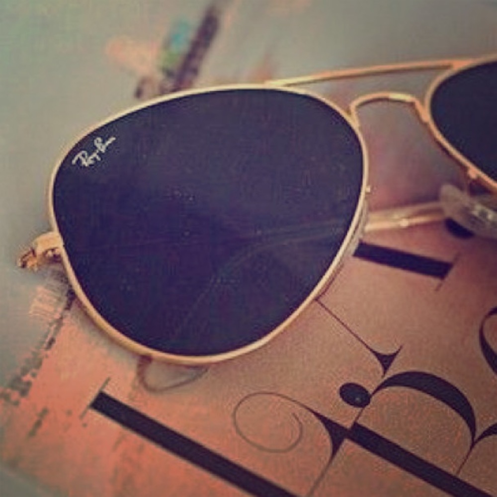 Used Authentic RAYBAN aviators...classic chick