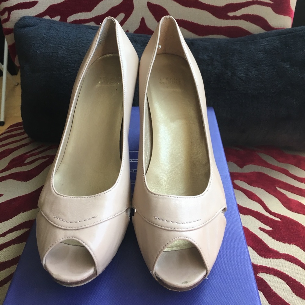Open toe nude pump