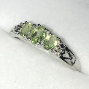 💕 10K White Gold peridot & diamond ring sz 6