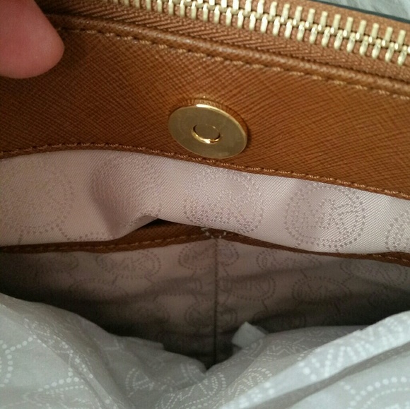 Michael Kors Med. Sutton Satchel, NWOT, colorblock - Picture 5 of 6