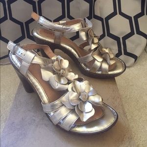 Born "Castle" champagne leather heeled sandals