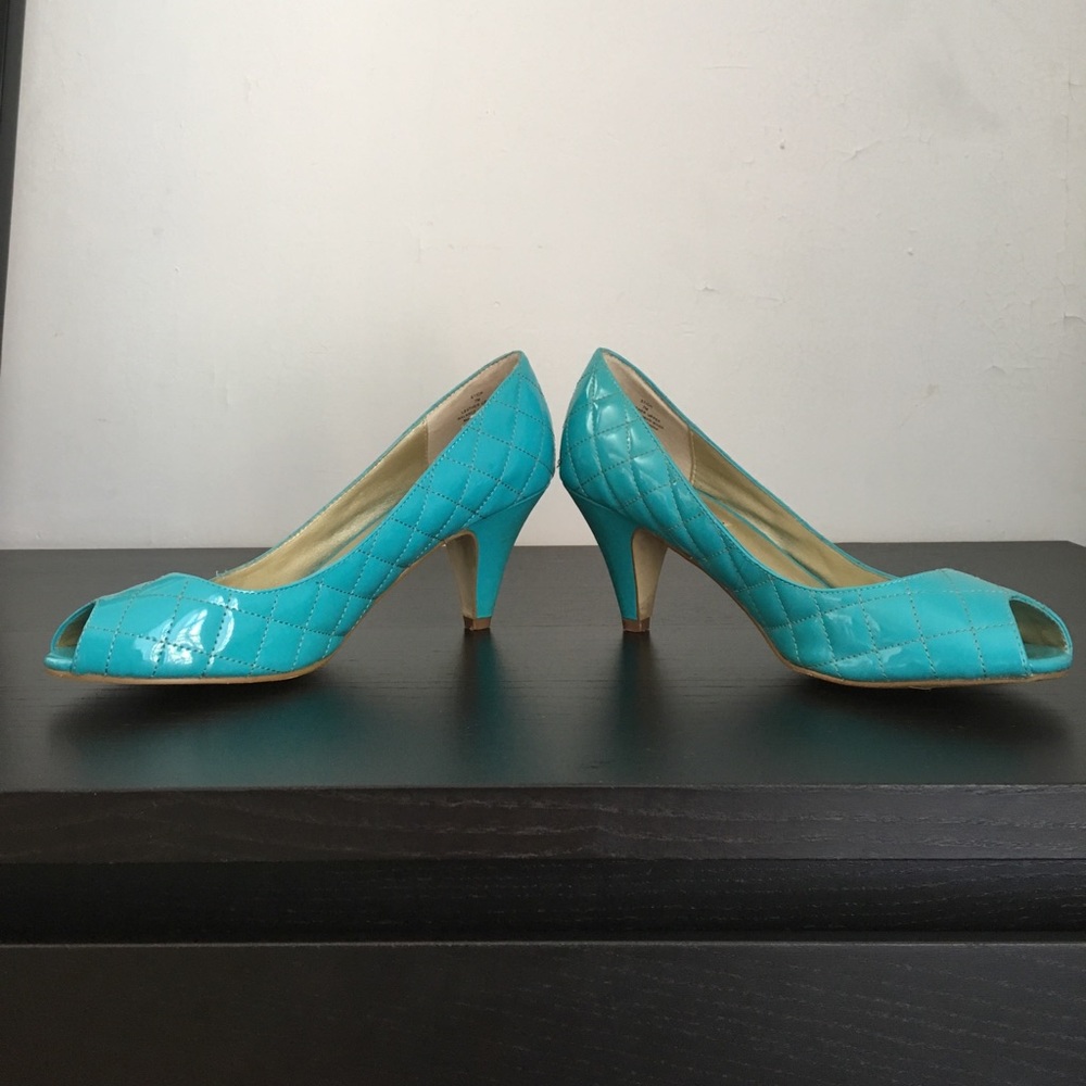 Steve Madden quilted turquoise pump size 7