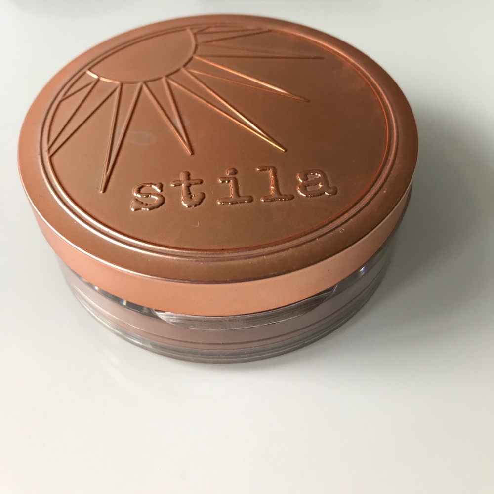 Stilla loose mineral bronzer