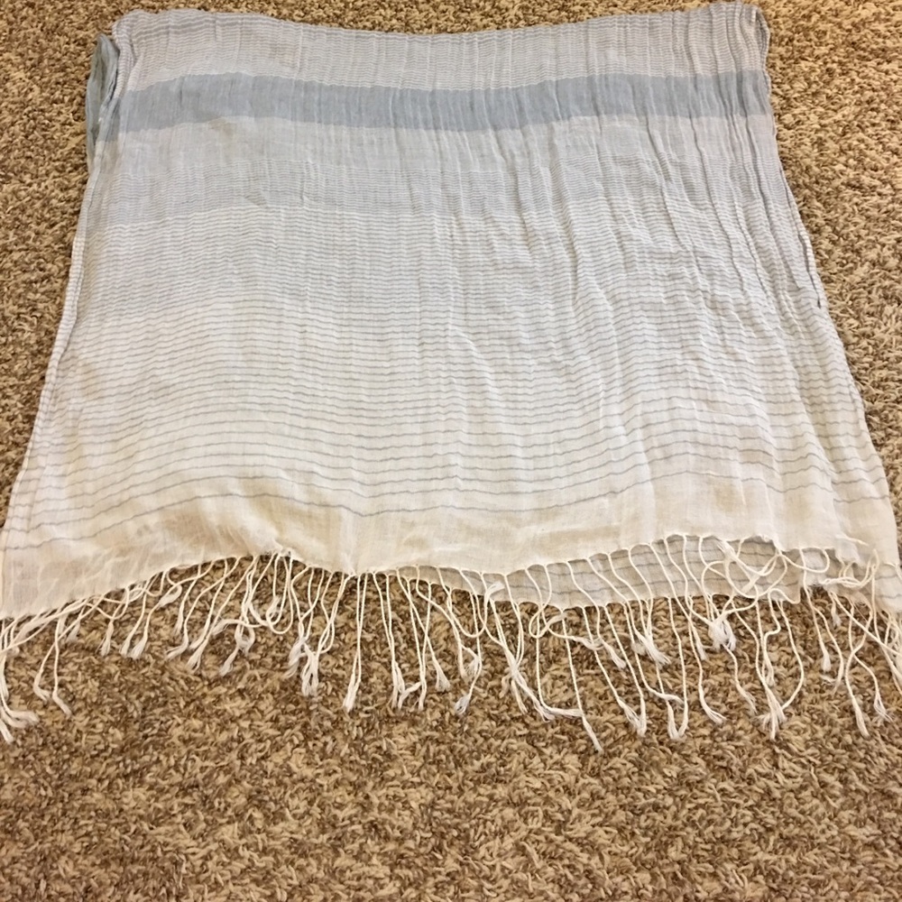 Lightweight scarf from the Limited