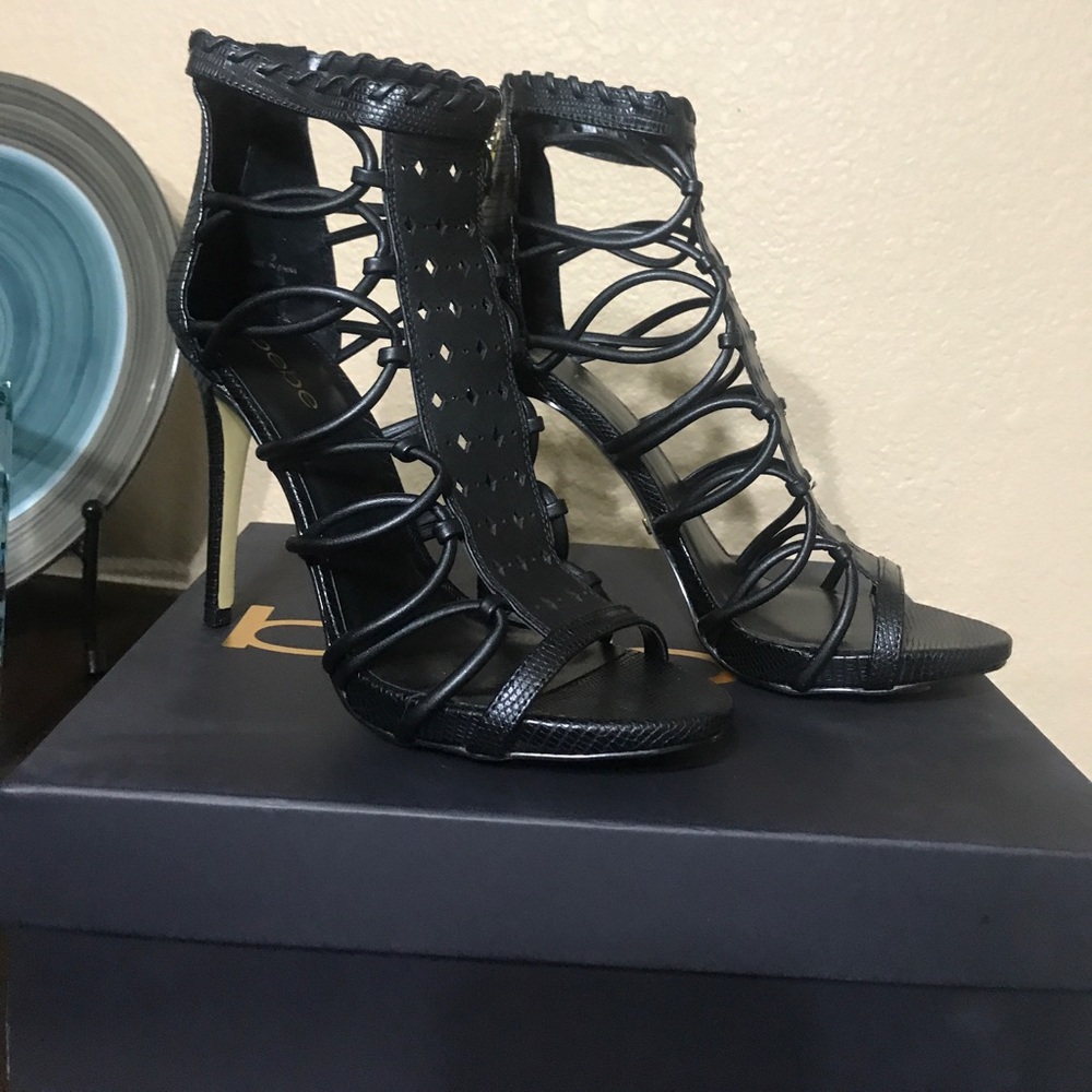 BEBE Kayley Cutout Sandals *BRAND-NEW!