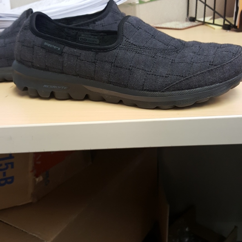 Sketchers GOwalk Retreat slip on walking shoes