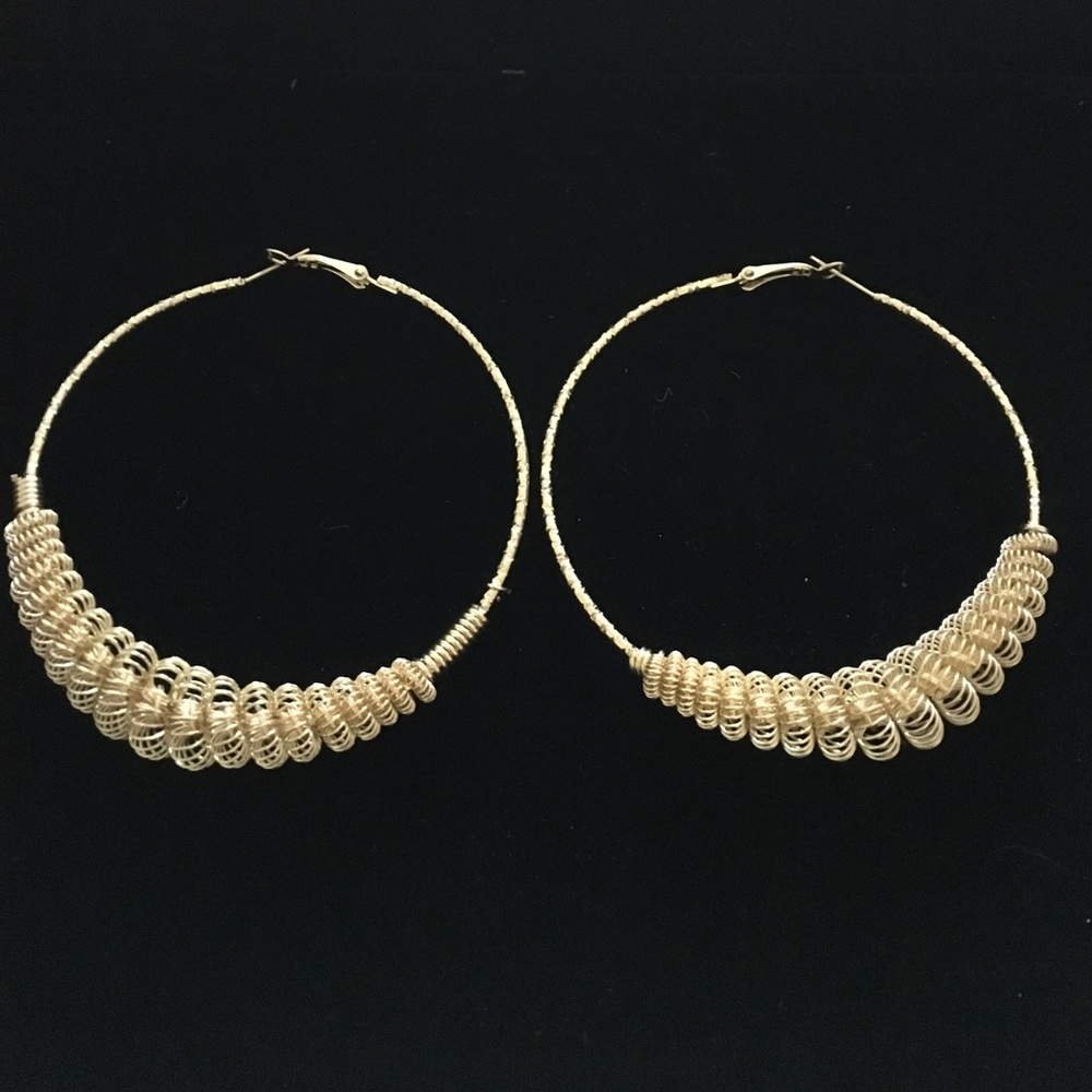 New with tag gold hoops diameter 2.5"