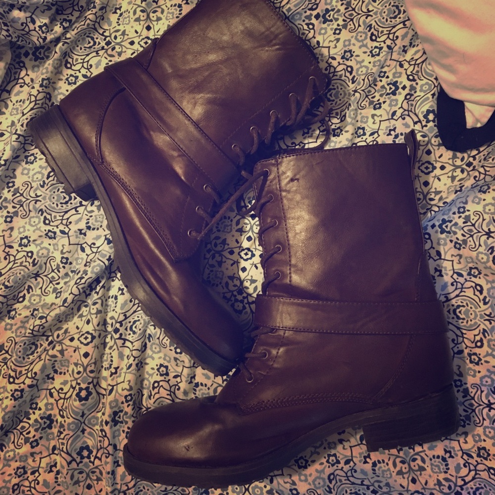 Med/low cut dark brown boots